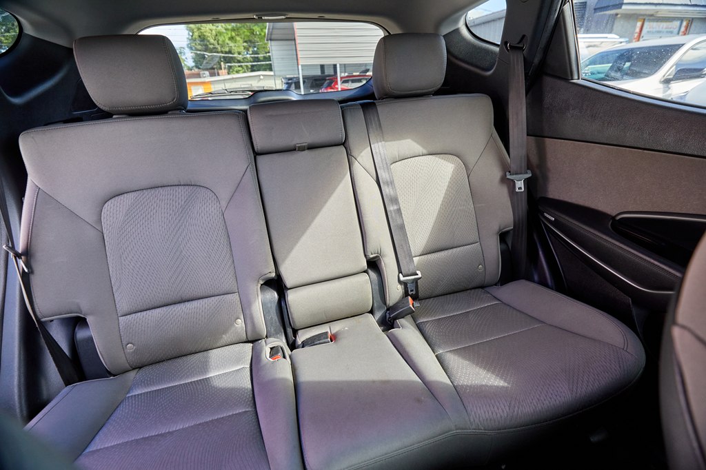 Photo 21 of this HYUNDAI SANTA FE SPORT
