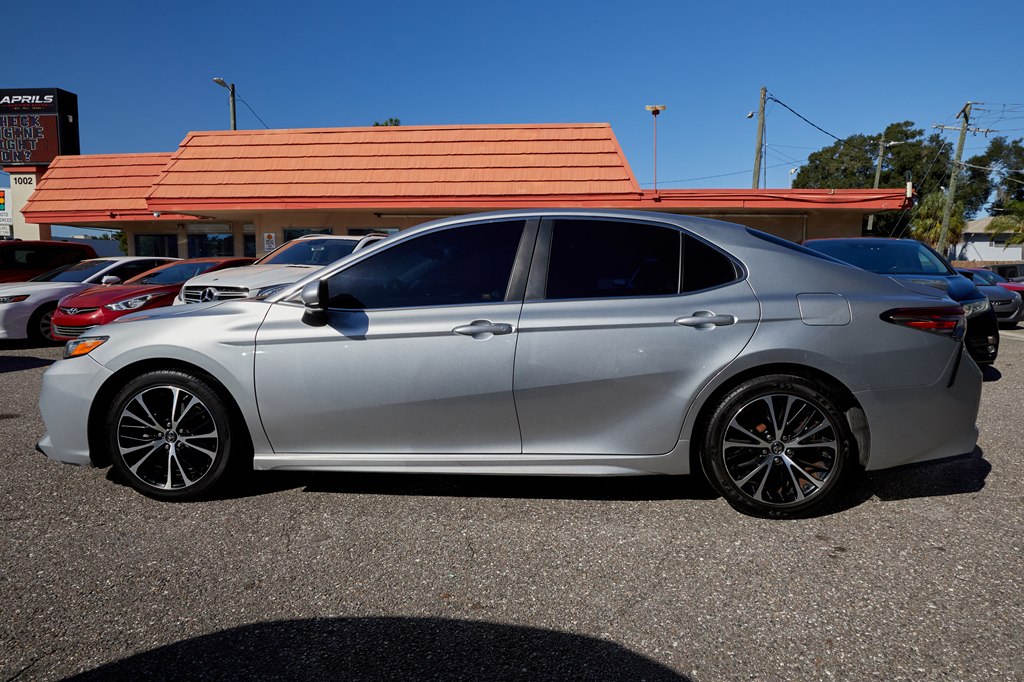 Photo 9 of this TOYOTA CAMRY