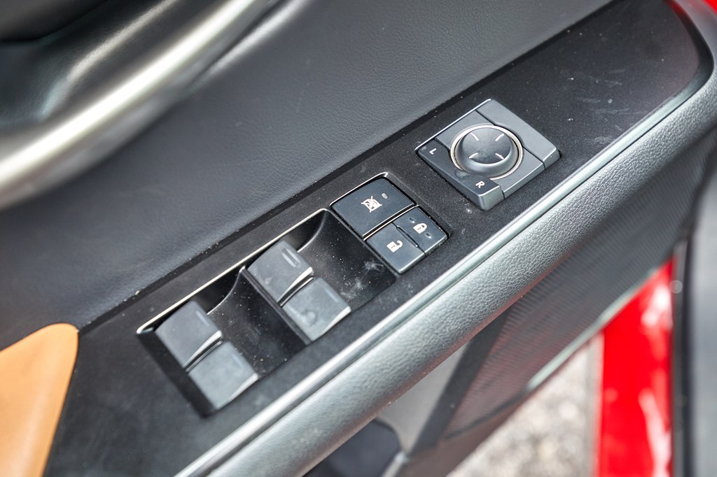 Photo 16 of this LEXUS UX 200