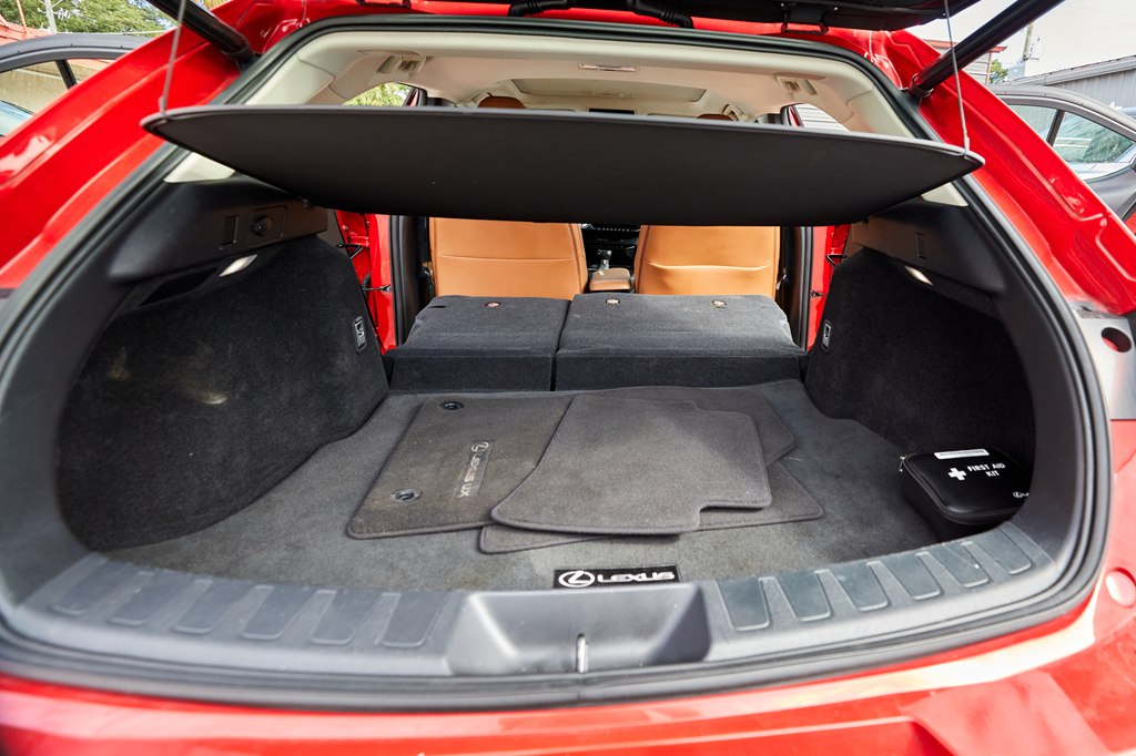 Photo 26 of this LEXUS UX 200