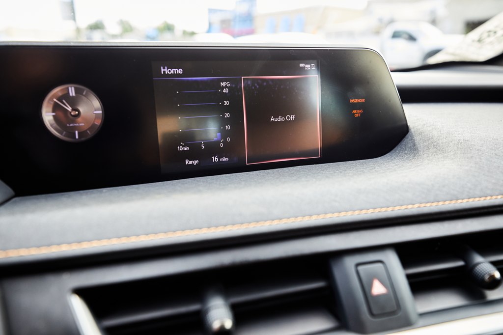 Photo 10 of this LEXUS UX 200