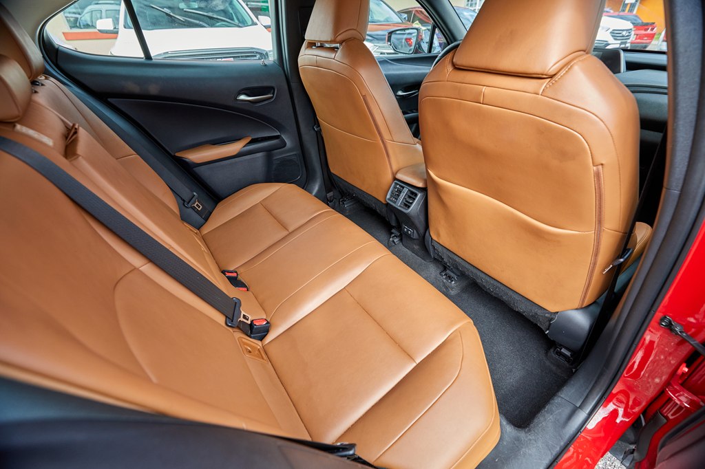 Photo 21 of this LEXUS UX 200