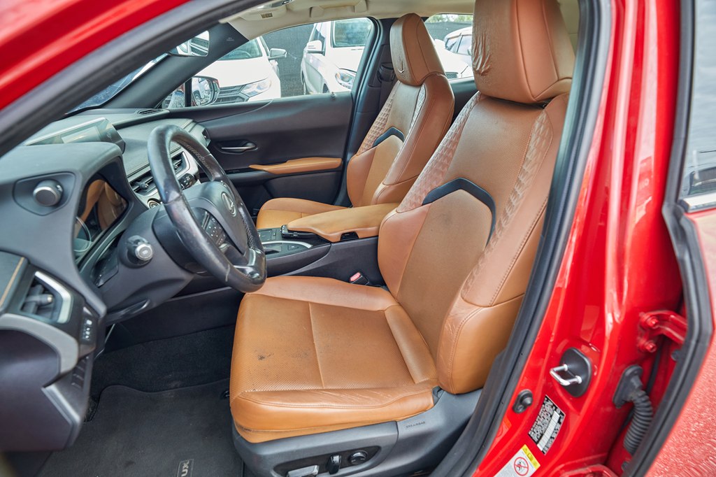 Photo 17 of this LEXUS UX 200