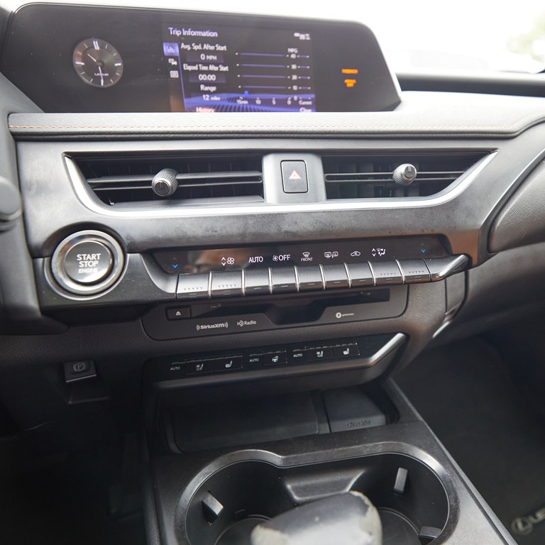 Photo 12 of this LEXUS UX 200