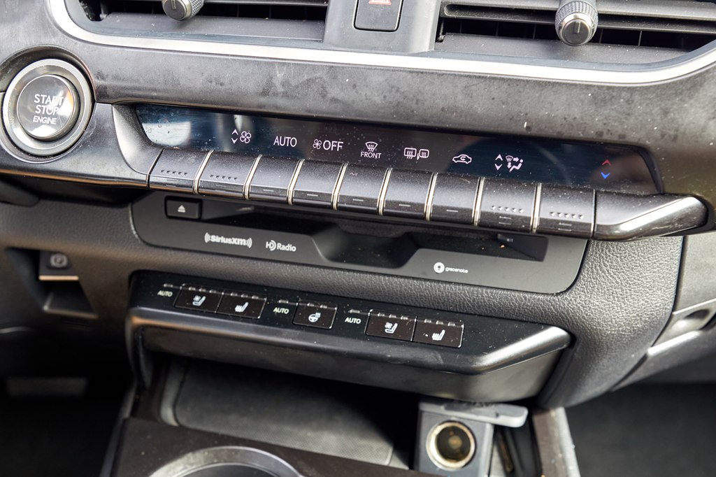 Photo 13 of this LEXUS UX 200