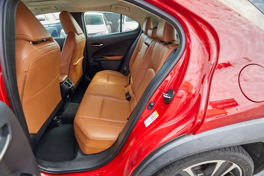Photo 23 of this LEXUS UX 200