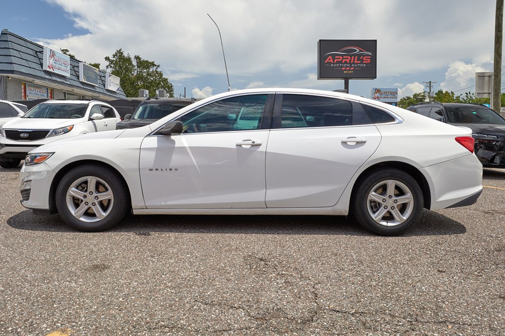 Photo 4 of this CHEVROLET MALIBU