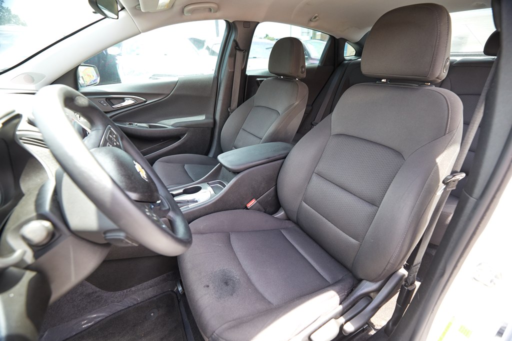 Photo 10 of this CHEVROLET MALIBU