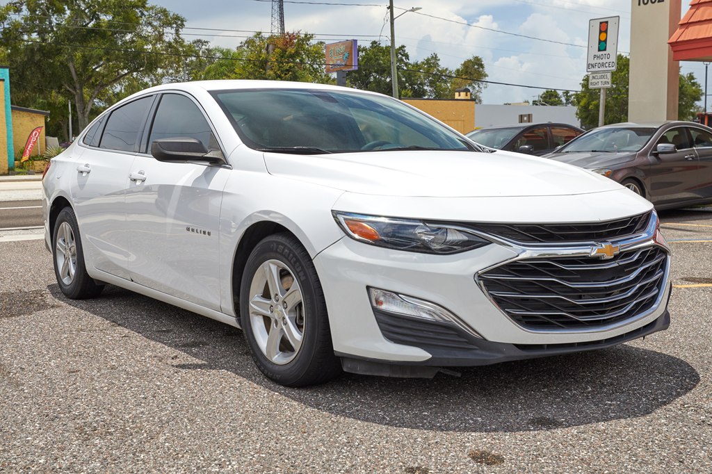 Photo 6 of this CHEVROLET MALIBU