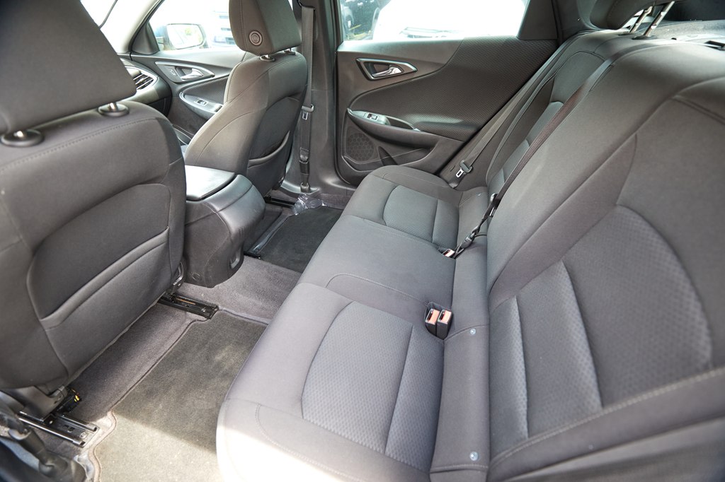 Photo 14 of this CHEVROLET MALIBU