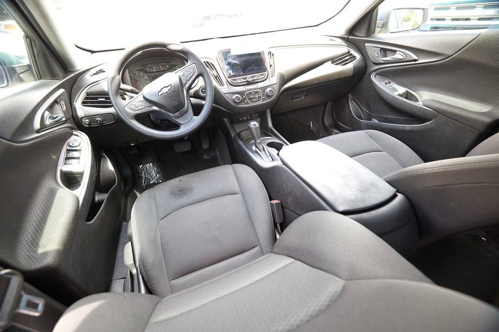 Photo 11 of this CHEVROLET MALIBU