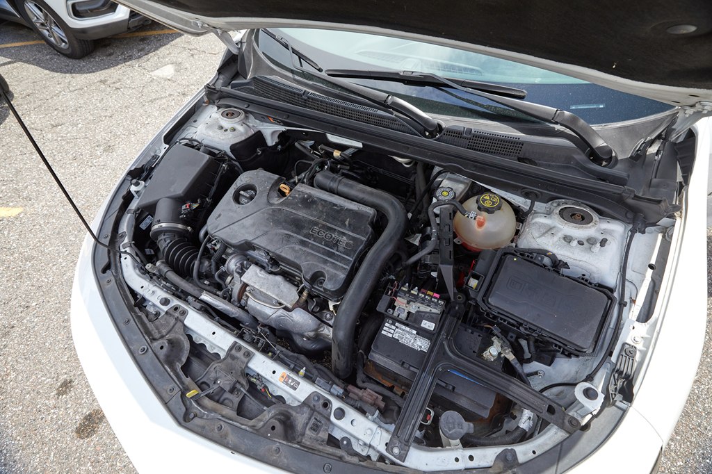 Photo 9 of this CHEVROLET MALIBU