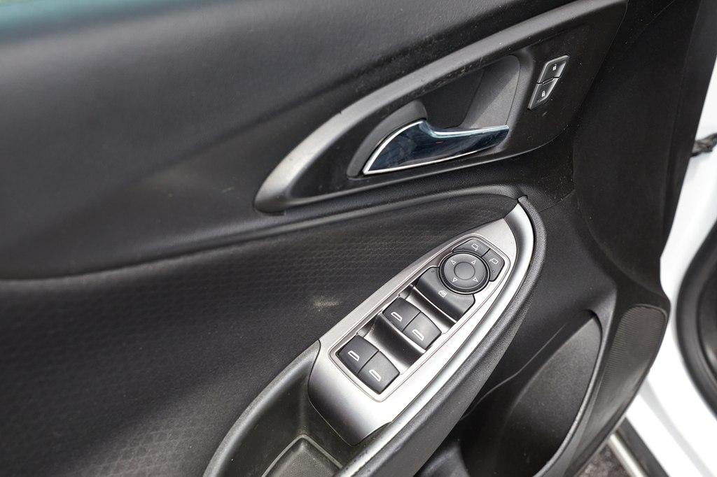 Photo 17 of this CHEVROLET MALIBU