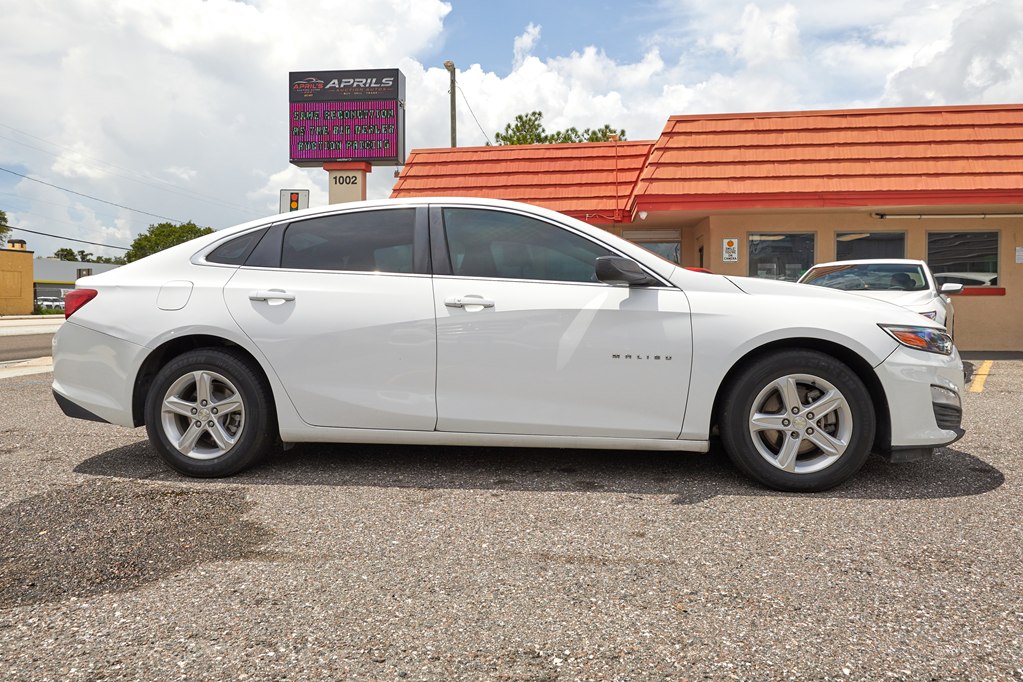 Photo 7 of this CHEVROLET MALIBU