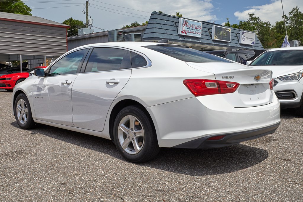 Photo 3 of this CHEVROLET MALIBU