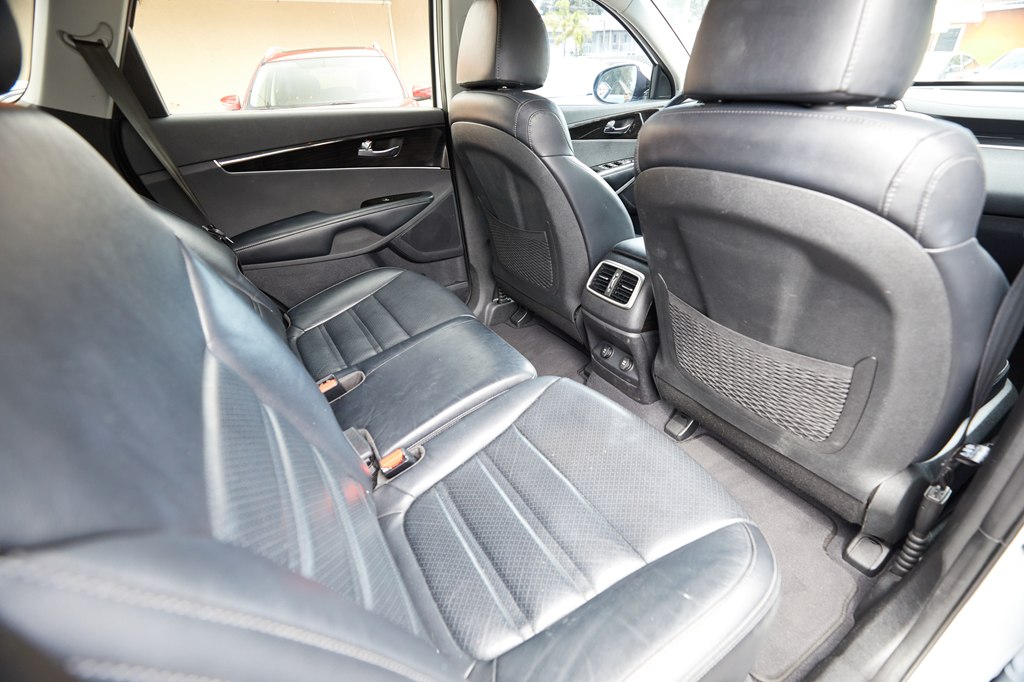 Photo 14 of this KIA SORENTO