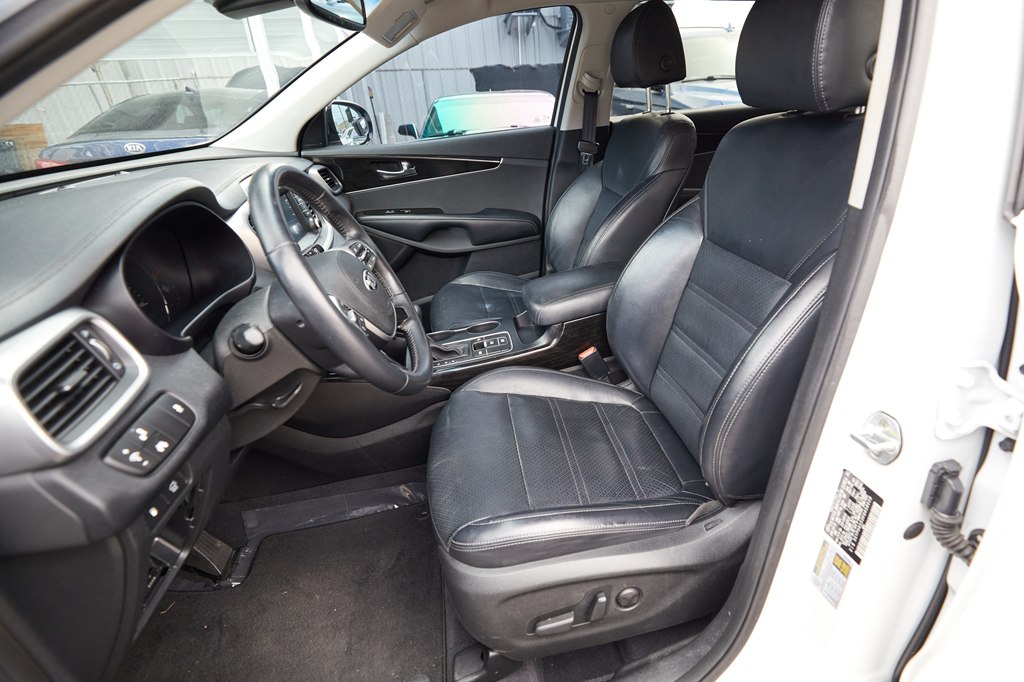 Photo 11 of this KIA SORENTO
