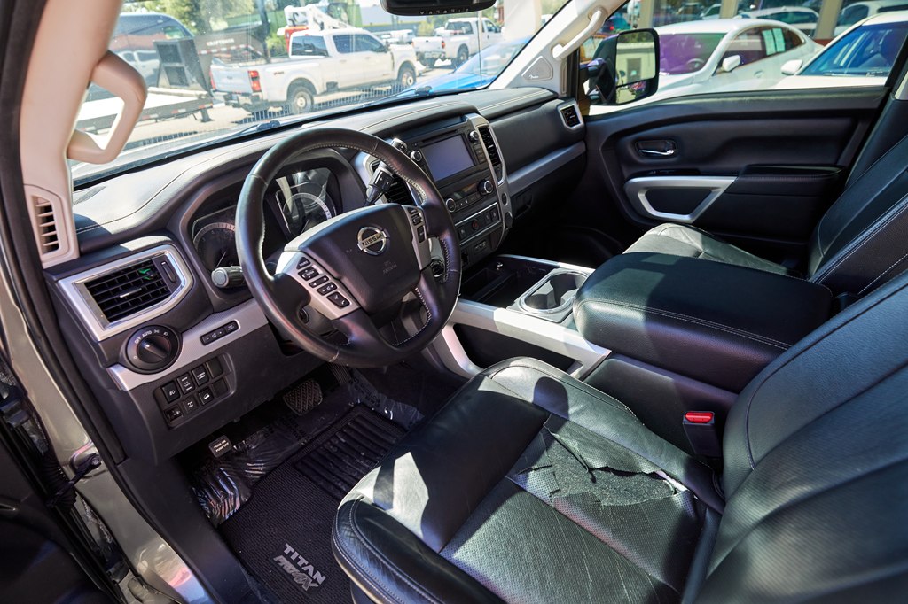 Photo 17 of this NISSAN TITAN