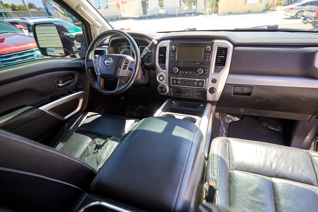 Photo 18 of this NISSAN TITAN