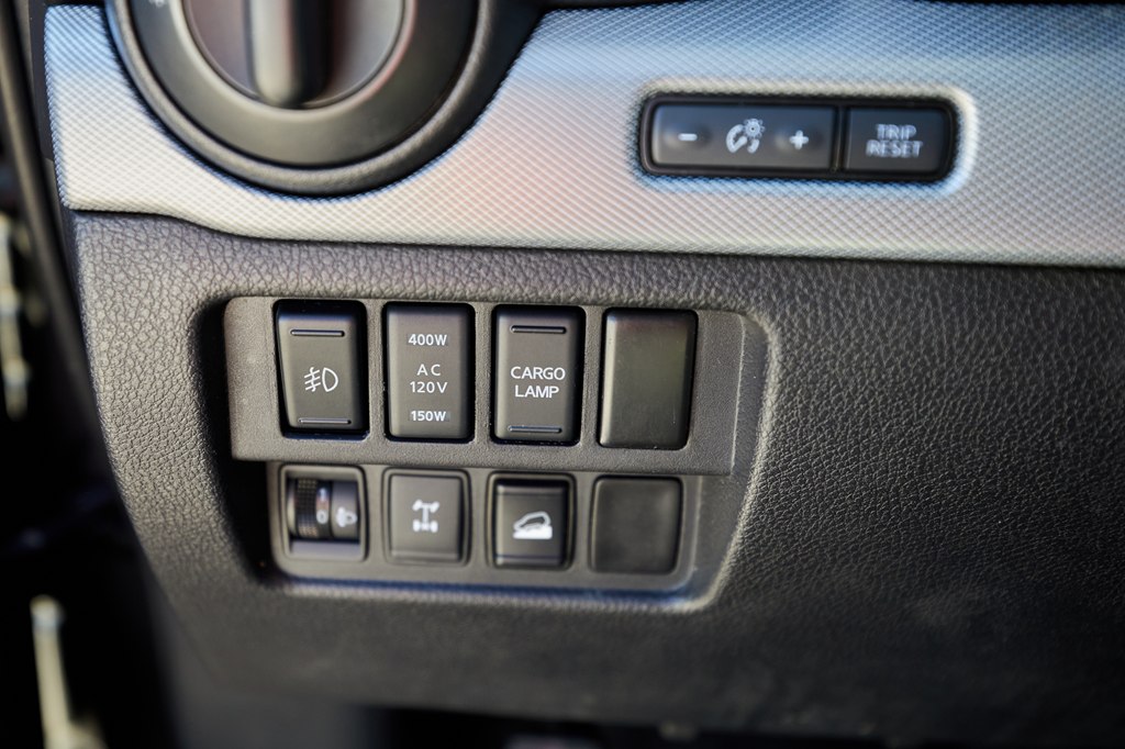 Photo 14 of this NISSAN TITAN