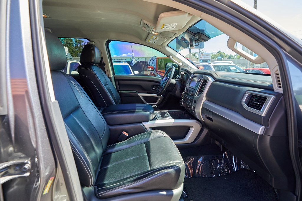 Photo 19 of this NISSAN TITAN