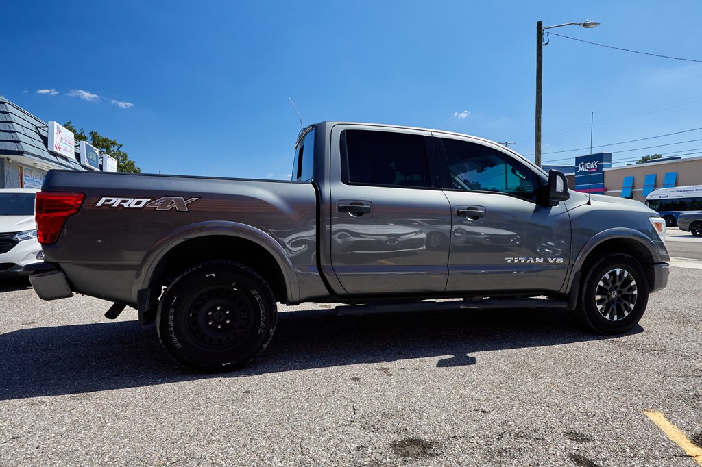 Photo 4 of this NISSAN TITAN