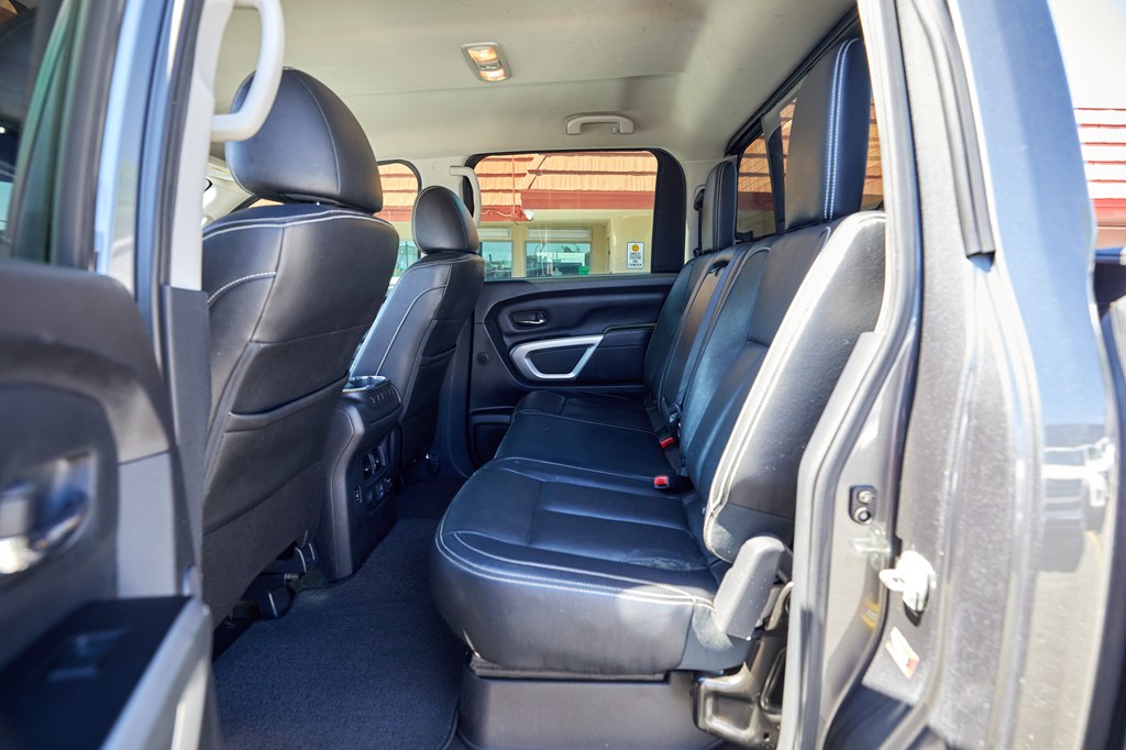 Photo 21 of this NISSAN TITAN