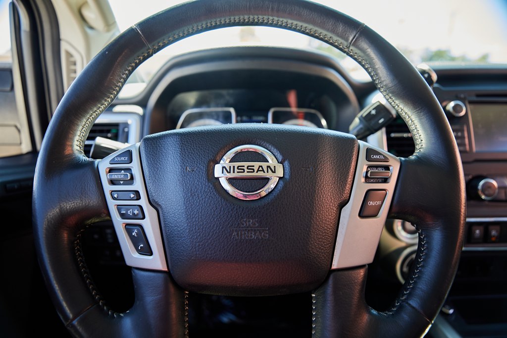 Photo 10 of this NISSAN TITAN