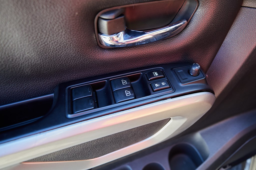 Photo 15 of this NISSAN TITAN