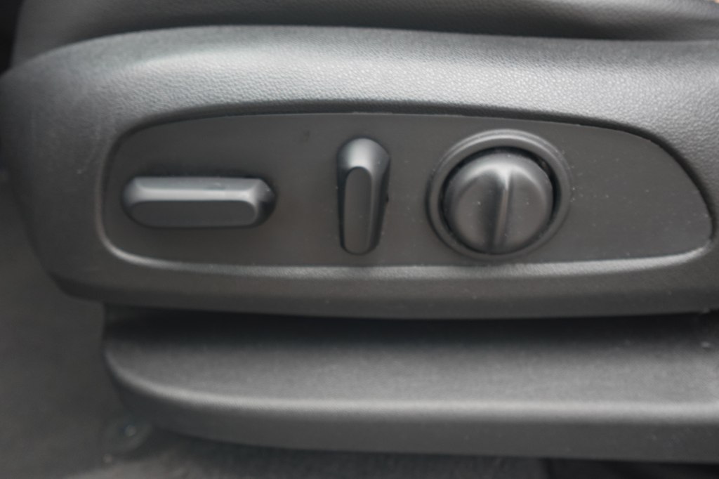 Photo 16 of this CHEVROLET EQUINOX