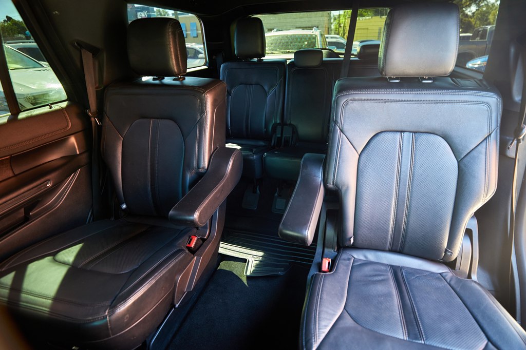 Photo 16 of this FORD EXPEDITION