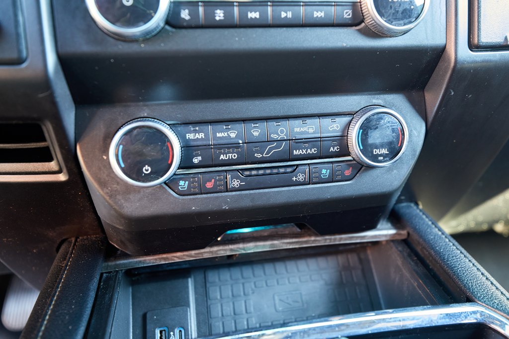 Photo 21 of this FORD EXPEDITION