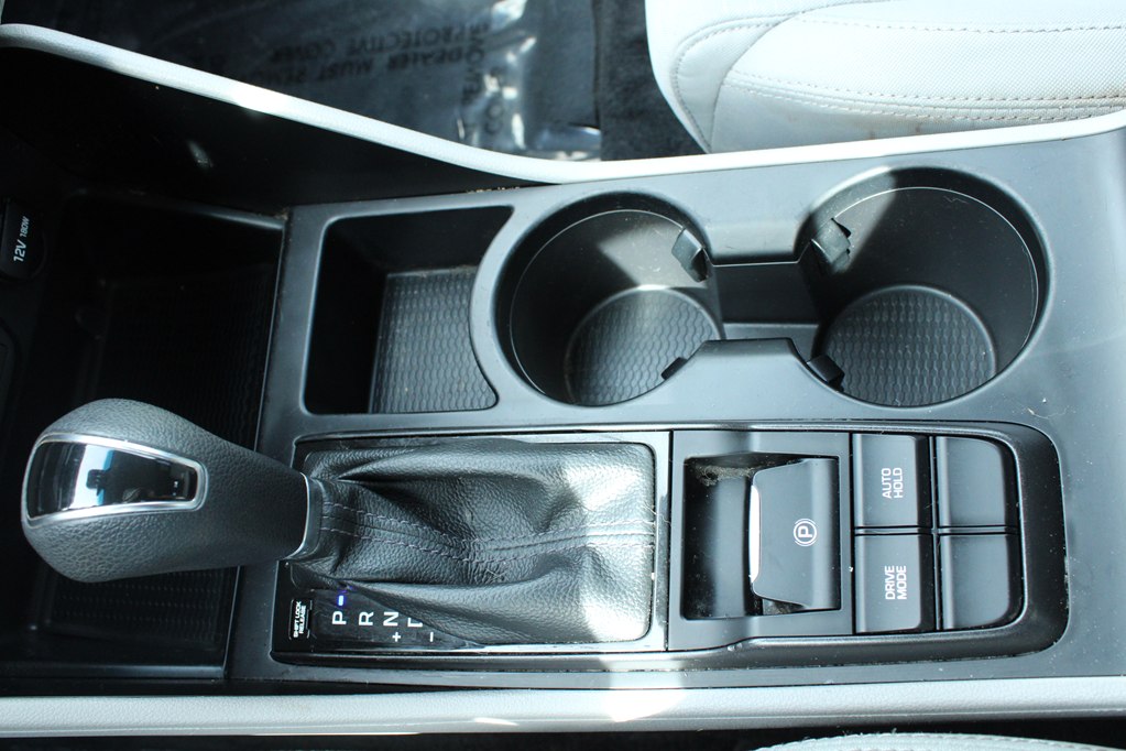 Photo 15 of this HYUNDAI TUCSON
