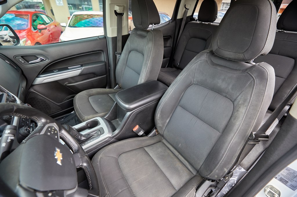 Photo 12 of this CHEVROLET COLORADO