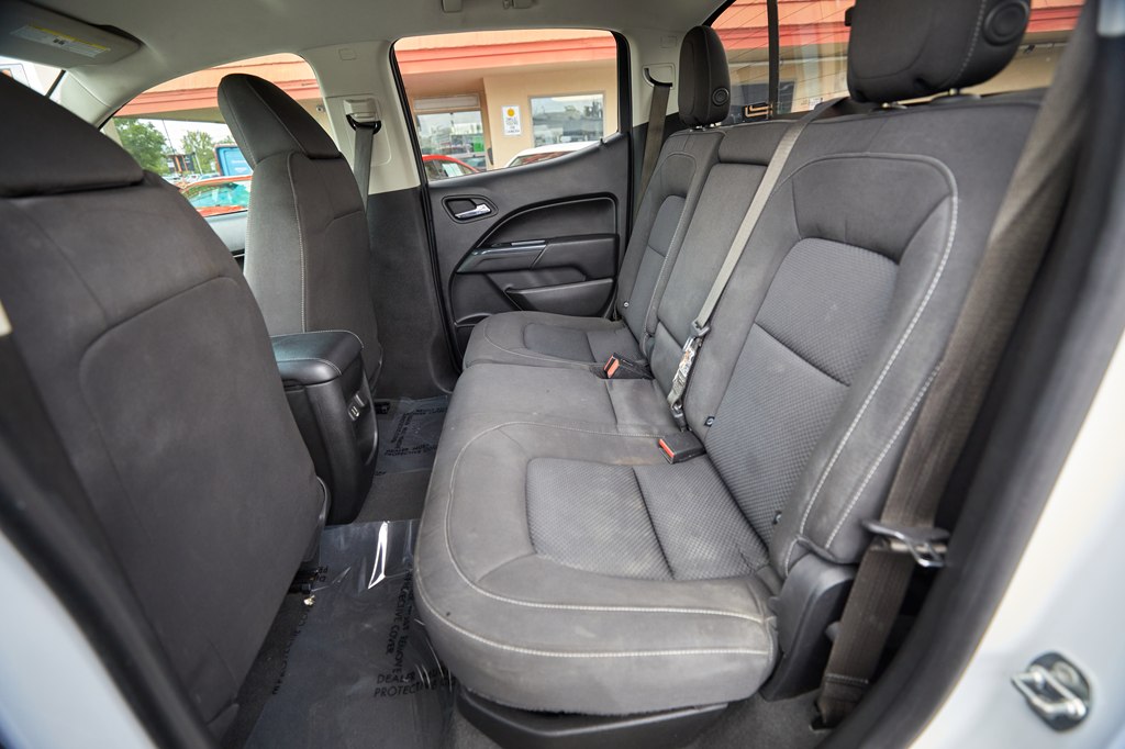 Photo 22 of this CHEVROLET COLORADO