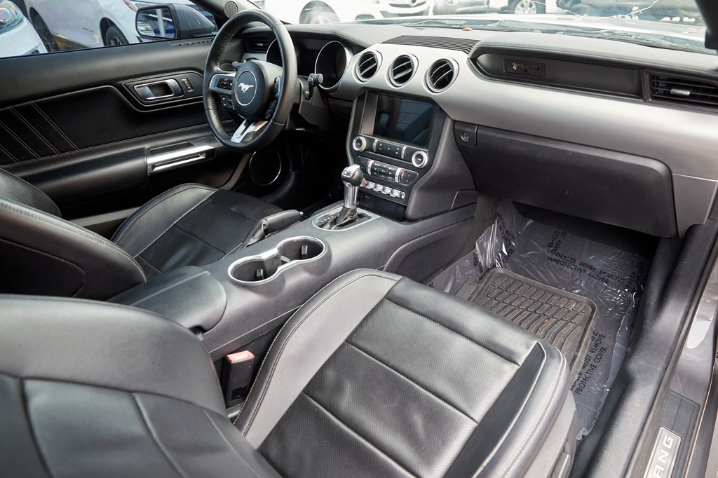 Photo 17 of this FORD MUSTANG