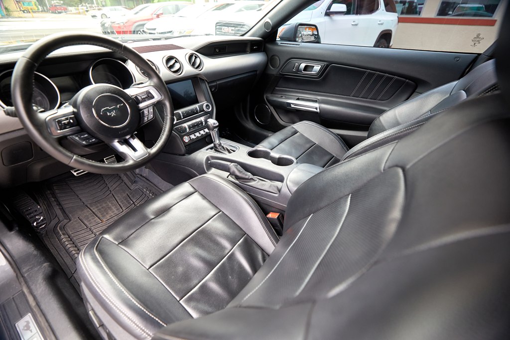 Photo 10 of this FORD MUSTANG