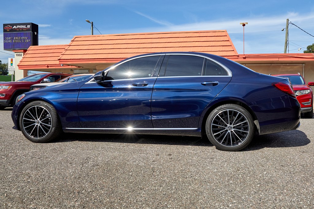 Photo 8 of this MERCEDES-BENZ C-CLASS