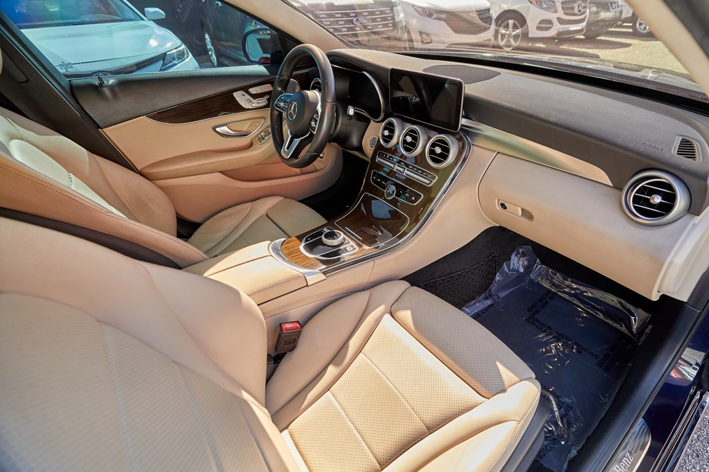 Photo 12 of this MERCEDES-BENZ C-CLASS