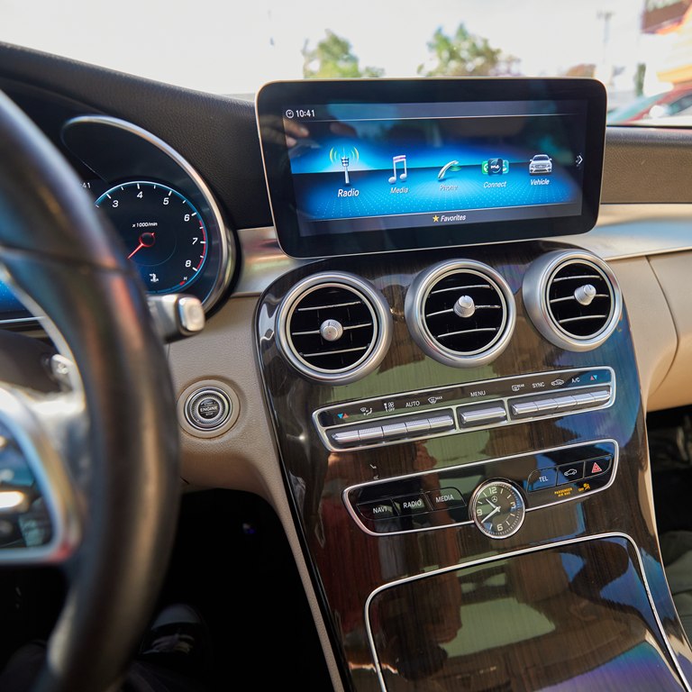 Photo 15 of this MERCEDES-BENZ C-CLASS