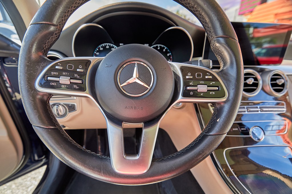 Photo 14 of this MERCEDES-BENZ C-CLASS