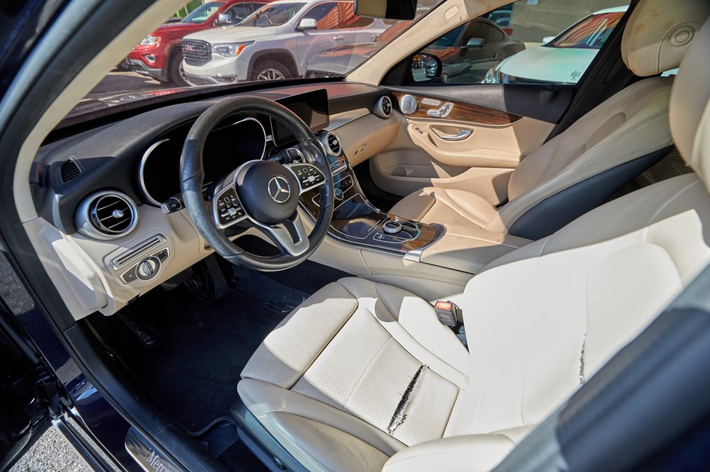 Photo 10 of this MERCEDES-BENZ C-CLASS