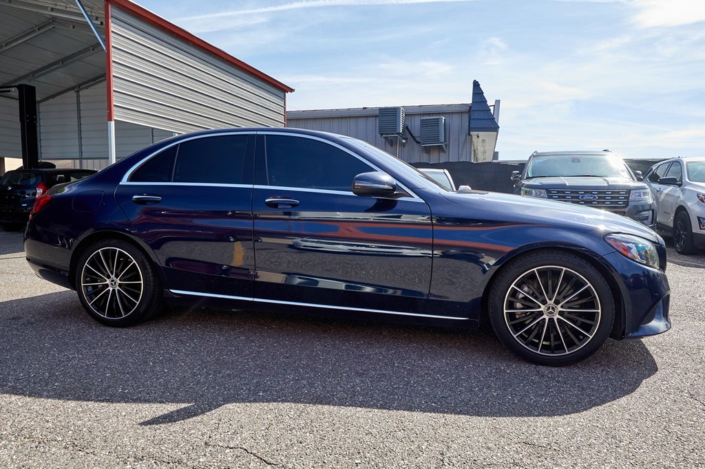 Photo 4 of this MERCEDES-BENZ C-CLASS