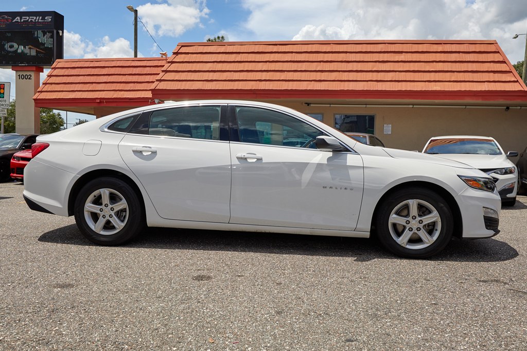 Photo 4 of this CHEVROLET MALIBU