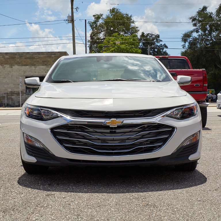 Photo 2 of this CHEVROLET MALIBU