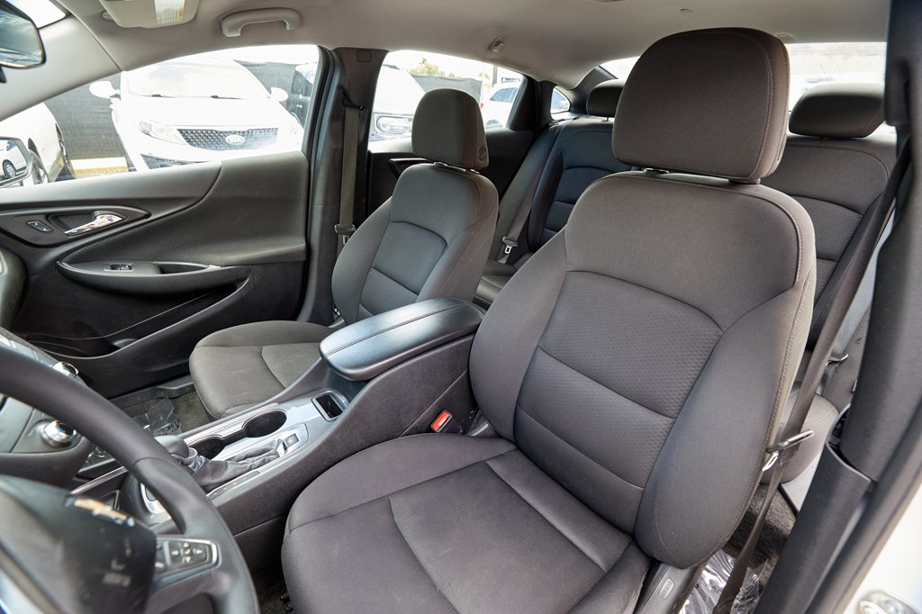 Photo 10 of this CHEVROLET MALIBU