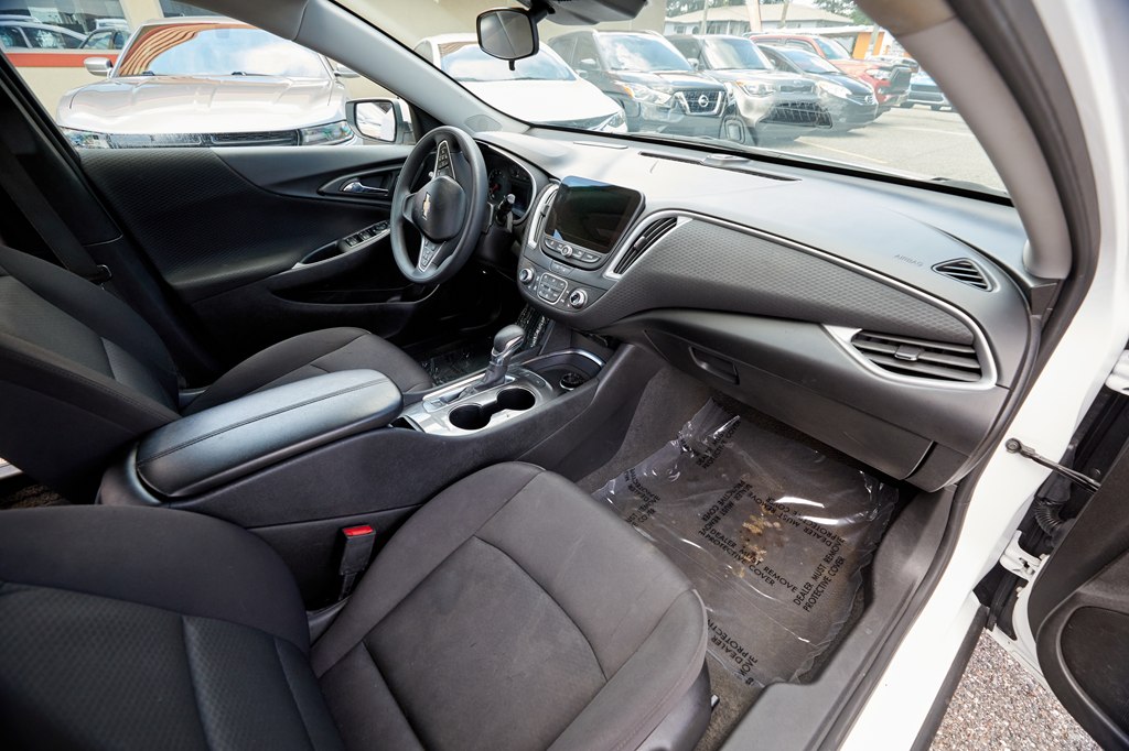 Photo 13 of this CHEVROLET MALIBU