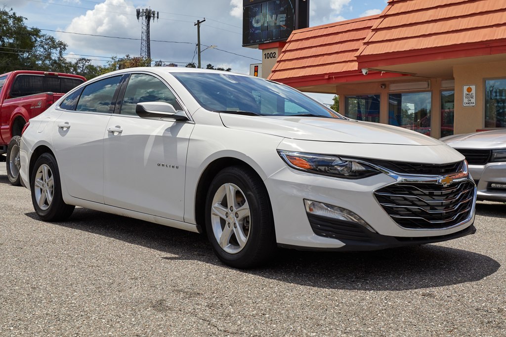Photo 3 of this CHEVROLET MALIBU