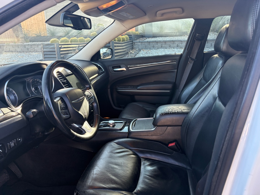 Photo 7 of this CHRYSLER 300