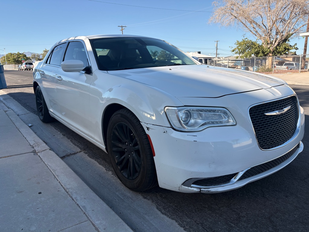 Photo 3 of this CHRYSLER 300